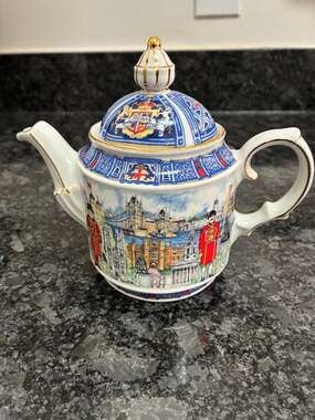 James Sadler Thameside 2-Cup Teapot London Heritage Collection